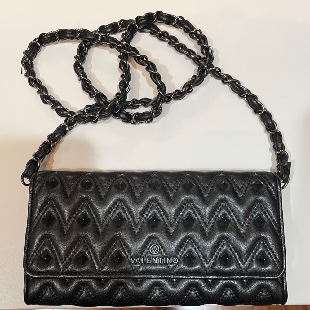 Valentino wallet on a chain